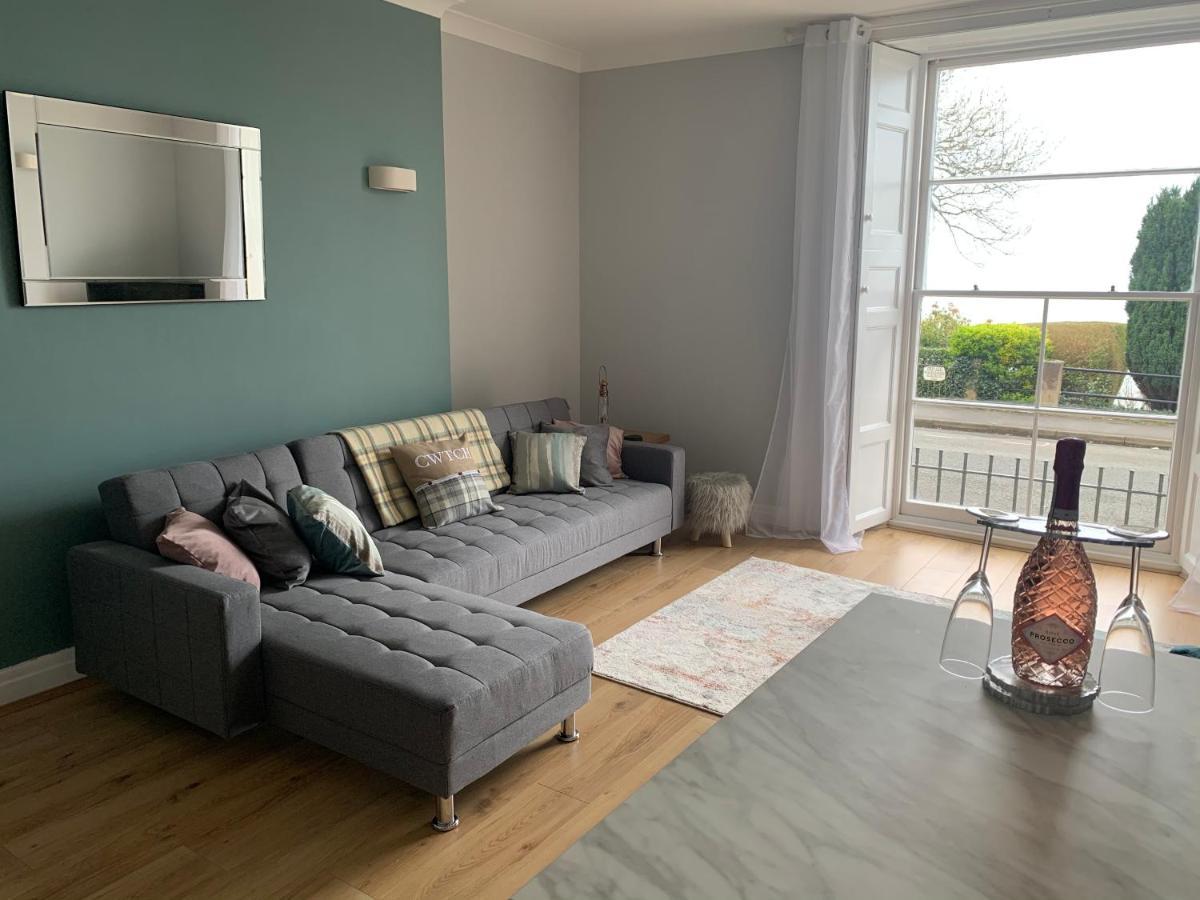Beautiful Flat With Harbour Views Tenby Exterior photo